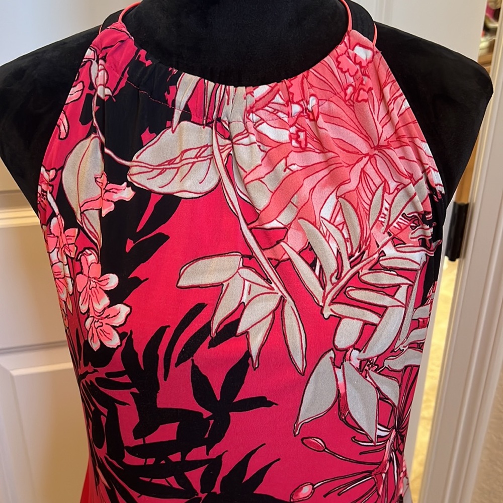 Tahari top